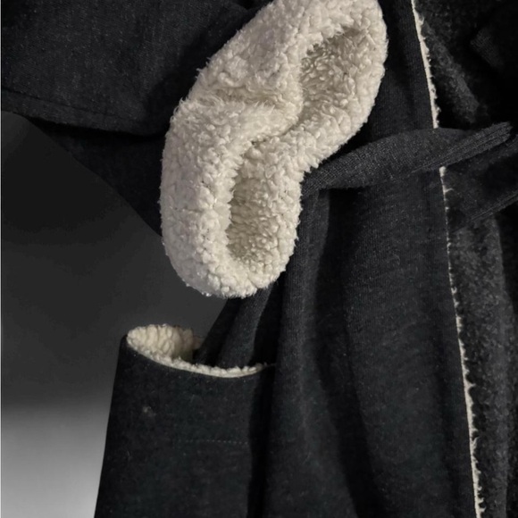 2010s Victoria Secret Robe - Picture 4 of 5